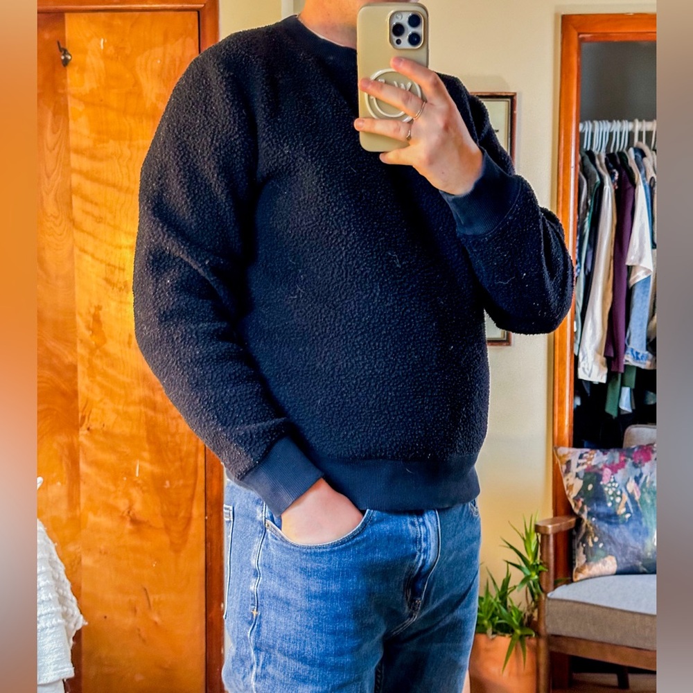 Everlane Renew Sherpa Crew Neck Sweater in Navy